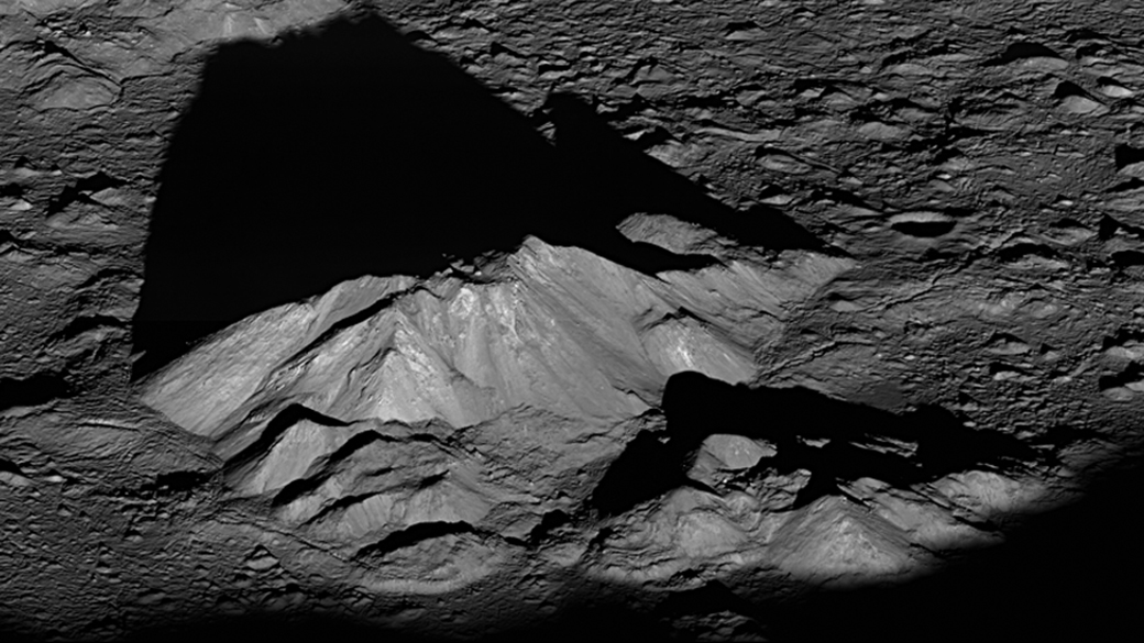 Sombra do nascer do Sol da cratera Tycho, na Lua