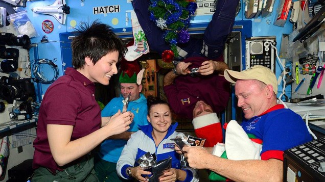 <p>Astronautas comemoram Natal na estação espacial</p>