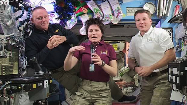 Astronautas comemoram Natal na estação espacial