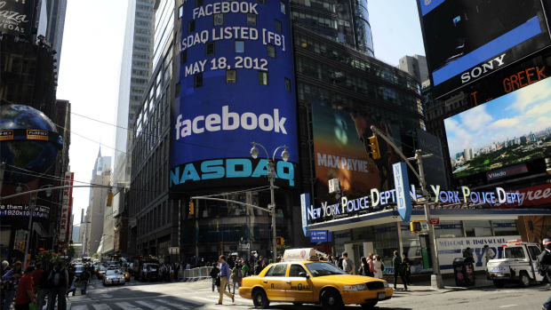 Nasdaq dá boas-vindas ao Facebook através de telão em Nova York