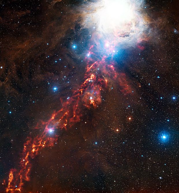 A imagem mostra a Nuvem Molecular de Órion, situada a cerca de 1350 anos-luz da Terra