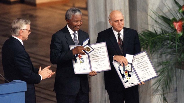 1993 - Nelson Mandela durante a entrega do prêmio Nobel da Paz