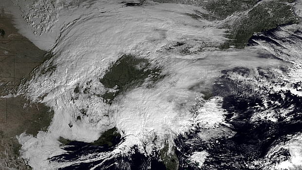 Imagem de satélite mostra a formação da tempestade sobre os Estados Unidos