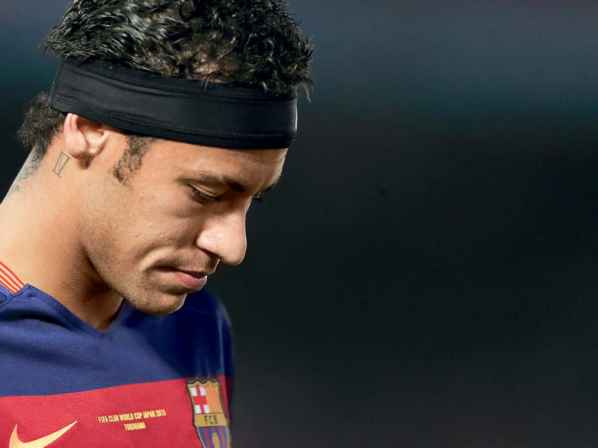 Marcação cerrada - O ídolo do Barcelona pode se tornar réu na Justiça brasileira