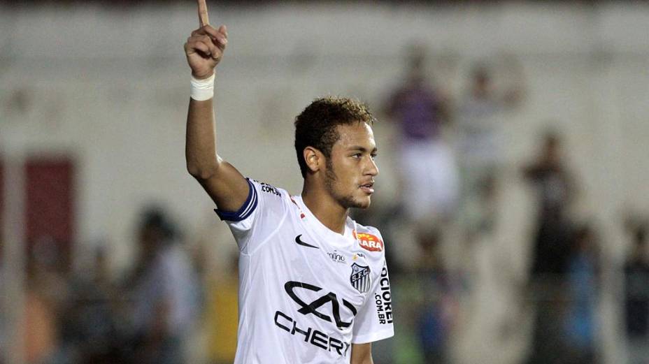 Neymar comemora seu gol na vitória do Santos contra o Oeste