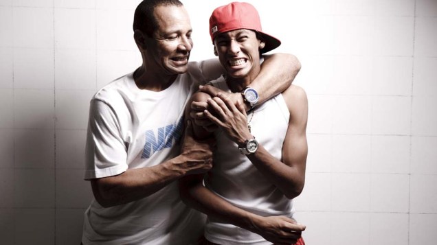 Neymar da Silva Santos com o filho Neymar no vestiário do CT Rei Pelé, em Santos, 2010