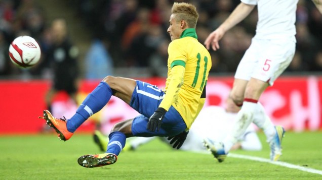 Neymar perdeu um gol feito no jogo contra a Inglaterra