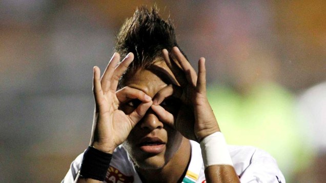 Neymar, atacante do Santos, comemorando o gol contra o Deportivo Tachira, pela Libertadores 2011, no Estádio do Pacaembu