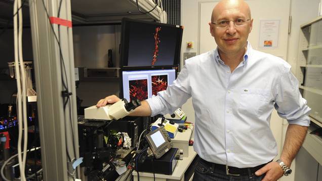 O cientista romeno naturalizado alemão Stefan Hell, um dos vencedores do Nobel de Química 2014
