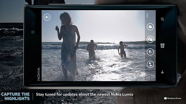 Propaganda com o Lumia 928 também aparece no site da Nokia