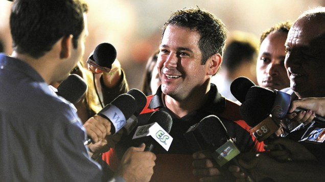 Tufão (Murilo Benício) fala à imprensa após conquistar título
