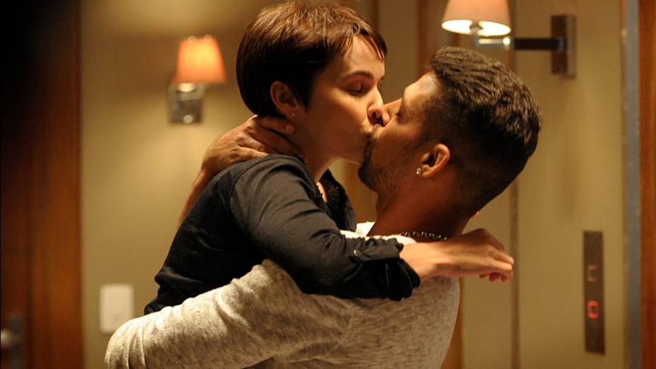 Nina (Débora Falabella) e Jorginho (Cauã Reymond) durante gravações da novela Avenida Brasil