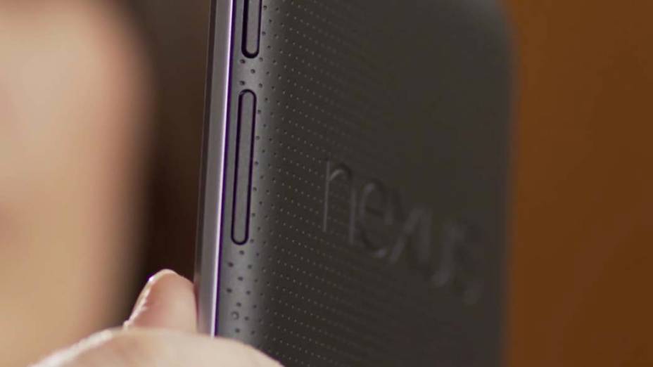 Detalhe da lateral do Nexus 7
