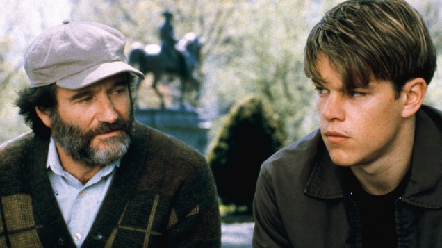 Robin Williams e Matt Damon em cena do filme Gênio Indomável de 1997