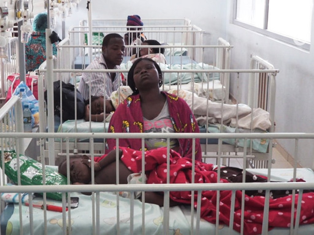 Hospital na Angola: leitos novos e ausência de profissionais de saúde