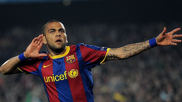 O brasileiro Daniel Alves é o jogador que mais venceu o Real Madrid na história da liga espanhola - acumulando suas passagens por Barça e Sevilla