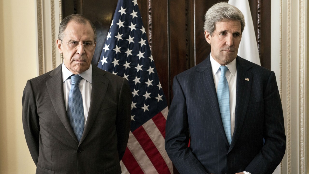 O chanceler russo Sergei Lavrov e o secretário de estado americano John Kerry