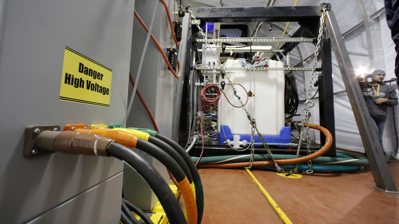 O equipamento de hidrólise que será utilizado para neutralizar o arsenal químico sírio antes de ser levado para dentro do navio americano Cape Ray