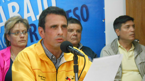 O opositor venezuelano Henrique Capriles em uma entrevista coletiva na capital Caracas
