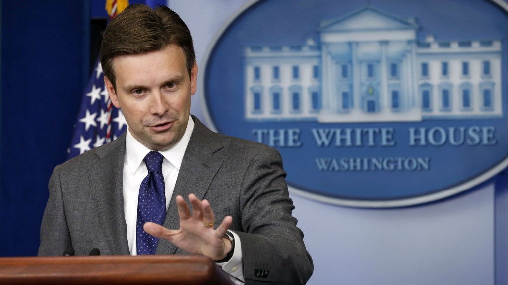 O porta-voz da Casa Branca Josh Earnest responde perguntas sobre a guerra civil na Síria