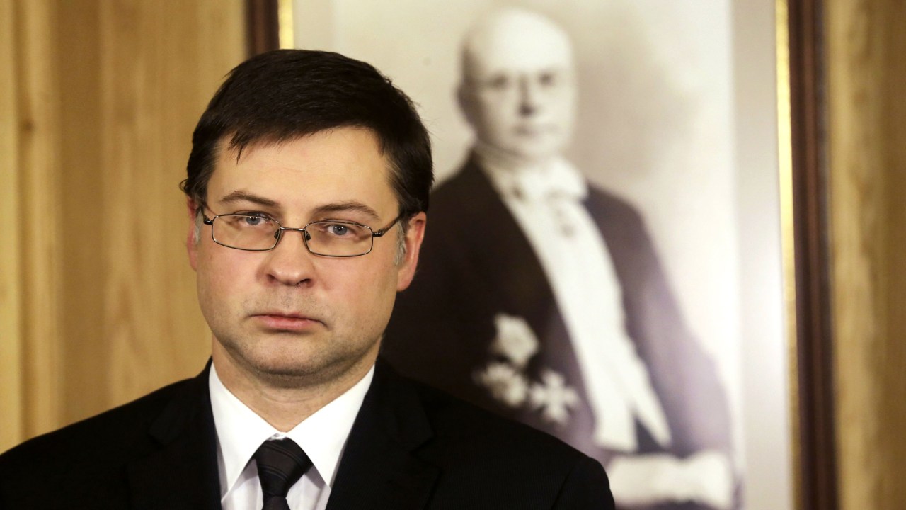 O premiê da Letônia, Valdis Dombrovskis, renunciou após a morte de 54 pessoas no desabamento de um supermercado