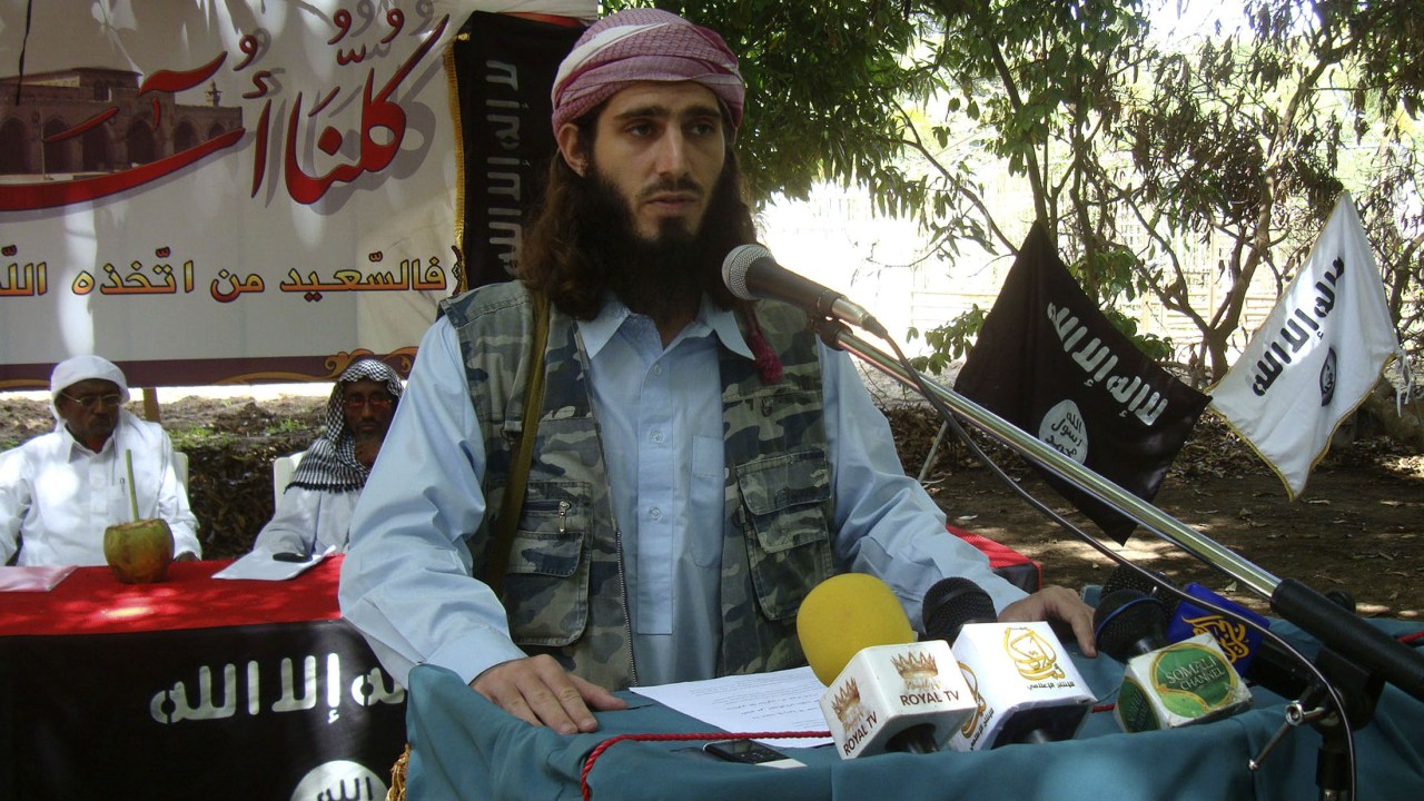 Testemunhas disseram que o terrorista Omar Hommami foi morto pelo grupo radical al-Shabab