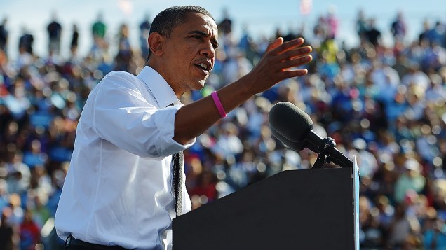 O presidente dos Estados Unidos, Barack Obama, discursa para multidão durante campanha, em Delray Beach, na Flórida
