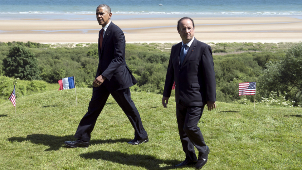 O presidente americano Barack Obama e seu colega francês François Hollande visitam região do Dia D