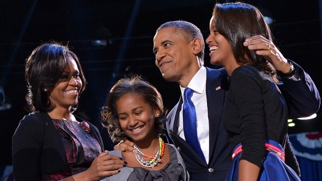 Obama festeja a vitória com a mulher, Michelle, e as filhas, Malia e Sasha