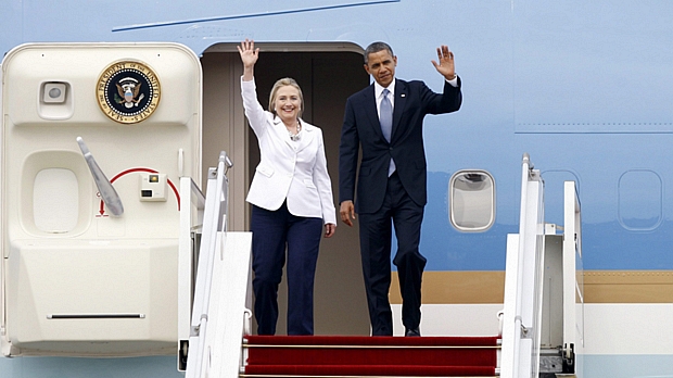 Obama desembarca em Mianmar ao lado da secretária de Estado Hillary Clinton