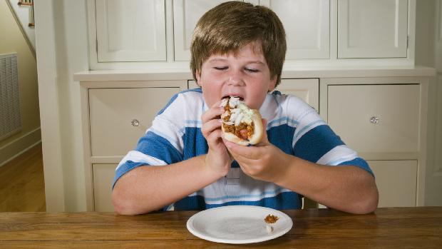 Obesidade em crianças: estudo identificou que jovens com esse problema apresentam menores níveis de Vitamina D