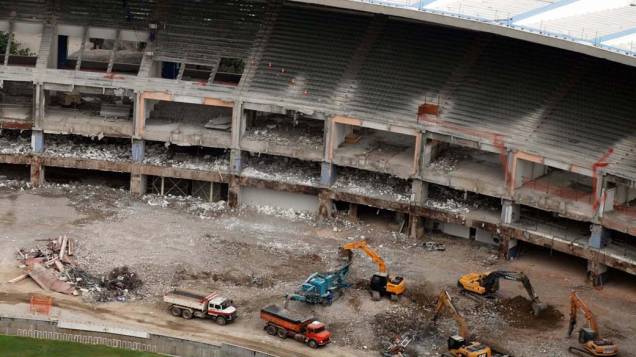 Vista aérea das obras de reforma do estádio do Maracanã, Rio de Janeiro