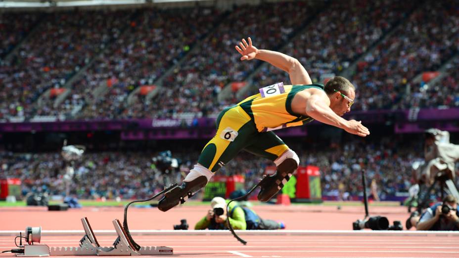 Oscar Pistorius, atleta sul-africano com pernas amputadas, estreia na Olimpíada e conquista a vaga nas semifinais dos 400 metros
