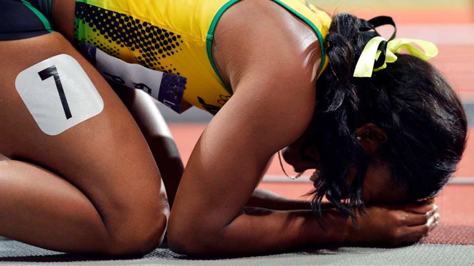 A jamaicana Shelly-Ann Fraser-Pryce após vencer a final de 100m rasos nas Olimpíadas de Londres, em 04/08/2012