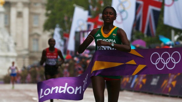 Tiki Gelana, da Etiópia, vence a maratona feminina nos Jogos Olímpicos de Londres 2012