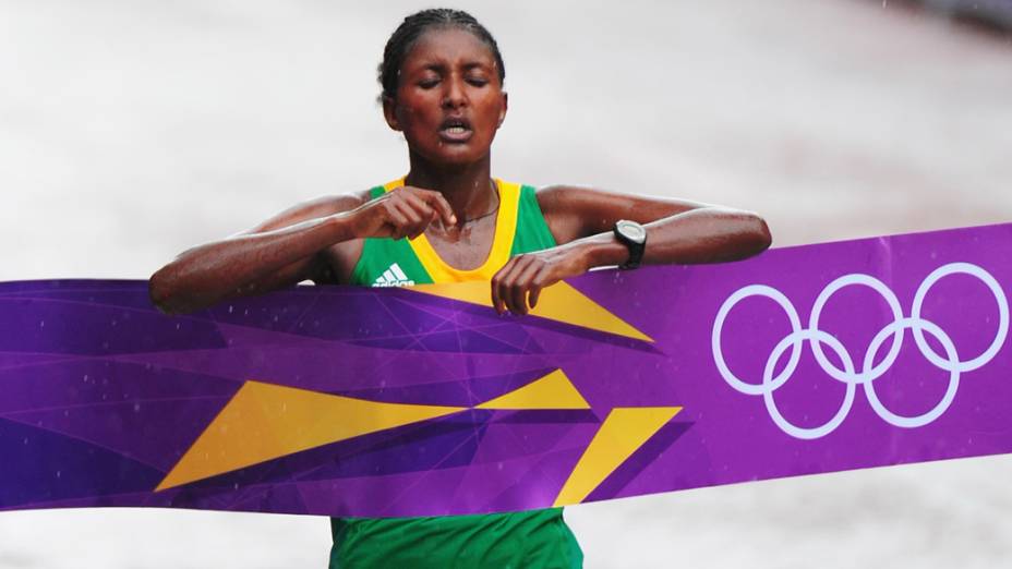 Tiki Gelana, da Etiópia, vence a maratona feminina nos Jogos Olímpicos de Londres 2012