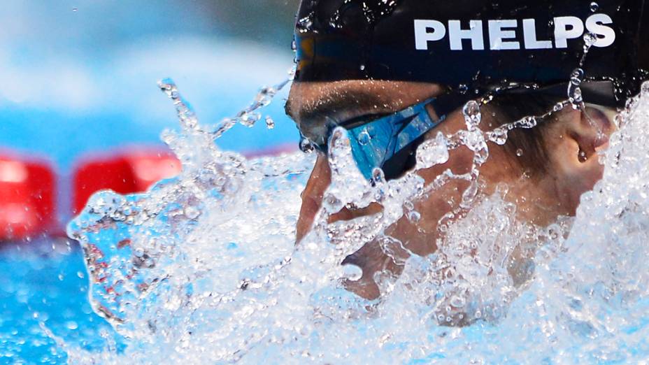 Michael Phelps compete para ganhar o ouro no individual, na final dos 200m medley nos Jogos Olímpicos de Londres, em 02/08/2012