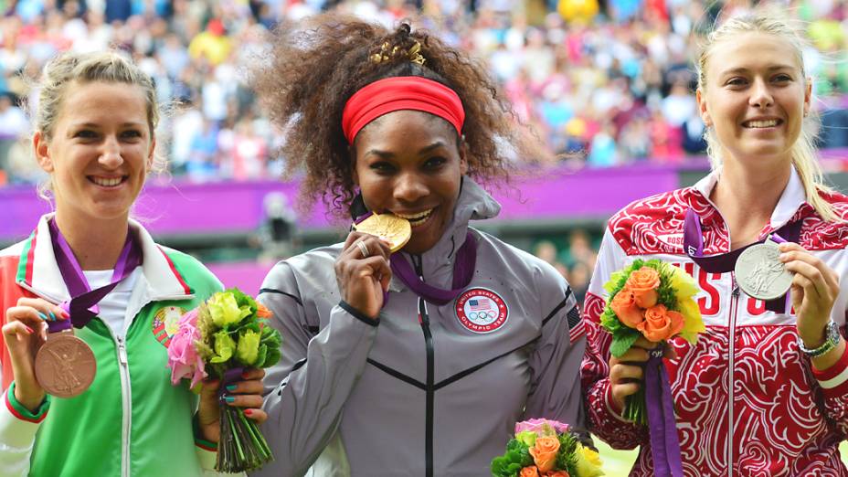 Serena Williams vence Maria Sharapova e conquista a medalha de ouro nos Jogos Olímpicos de Londres 2012, Victoria Azarenka ficou com o bronze após bater Maria Kirilenko