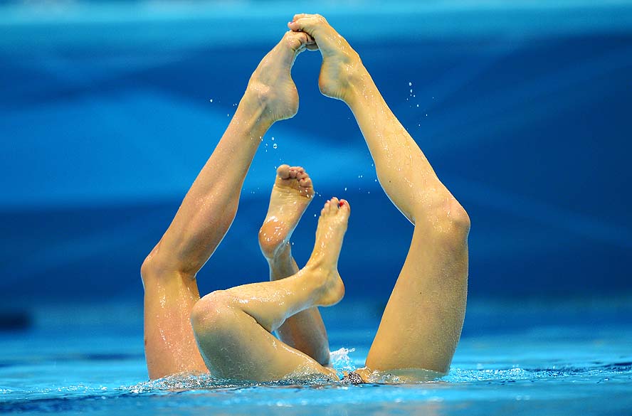 As russas Svetlana Romashina e Natalia Ishchenko durante apresentação de nado sincronizado nas Olimpíadas de Londres, em 05/08/2012
