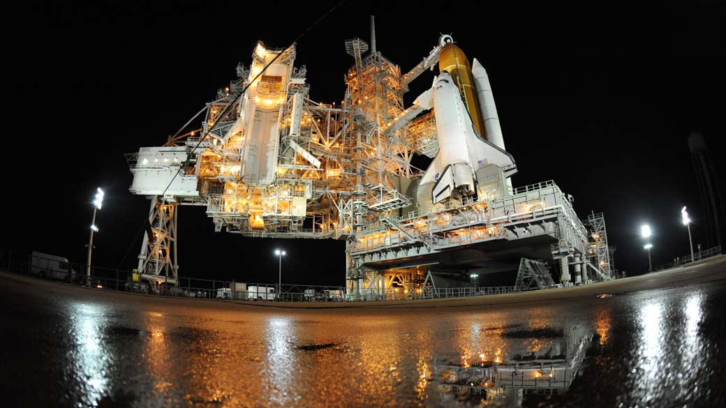Na Flórida, o ônibus espacial Endeavour, que faria sua 25ª e última missão, teve seu lançamento adiado pela NASA, por falha em um dos aquecedores de uma unidade de energia auxiliar. Os aquecedores são importantes para impedir que a unidade de energia se congele enquanto estiver em órbita