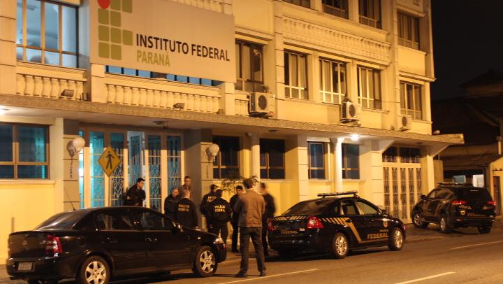 Agentes da Polícia Federal durante a Operação Sinapse