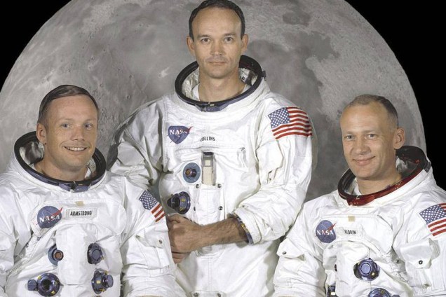 Os astronautas Neil Armstrong (esq.), Michael Collins (centro) e Edwin "Buzz" Aldrin da Missão Apollo 11