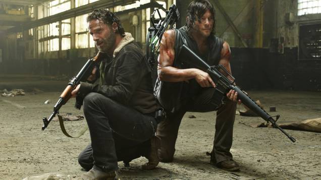 Os atores Andrew Lincoln (Rick) e Norman Reedus (Daryl) em The Walking Dead