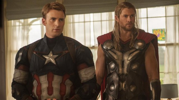 Os heróis Capitão América (Chris Evans) e Thor (Chris Hemsworth) em Vingadores: Era de Ultron