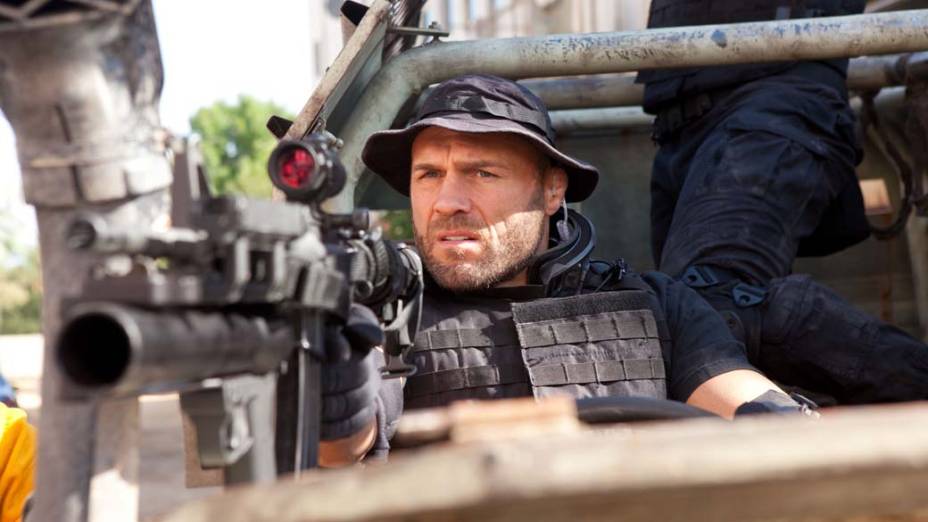 Randy Couture em cena de Os Mercenários 2