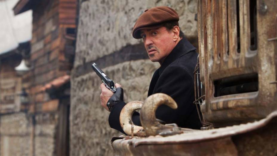 Sylvester Stallone em cena de Os Mercenários 2