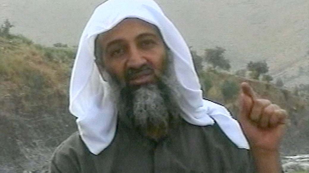 Osama Bin Laden em pronunciamento na televisão no dia 17 de abril de 2002