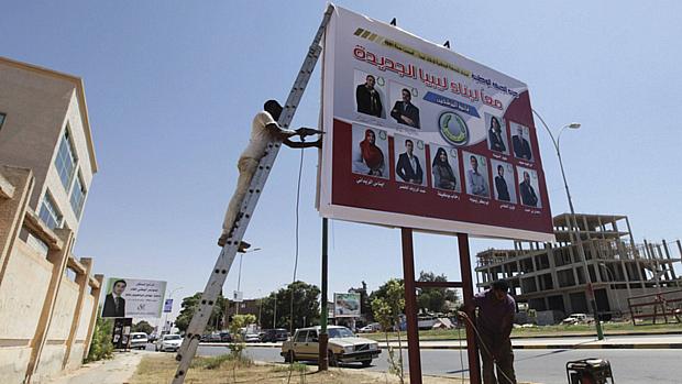 Outdoor de candidatos à Assembleia é erguido em Bengazi
