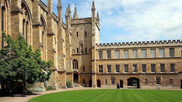 Pátio interno de um dos prédios da Universidade de Oxford