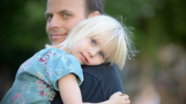 Estudos sugere que meninas podem ser mais afetadas por ausência paterna do que meninos